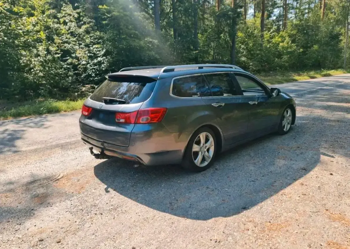 Gebraucht Honda Accord 150 PS (110 kW) 2011 Grau Kombi