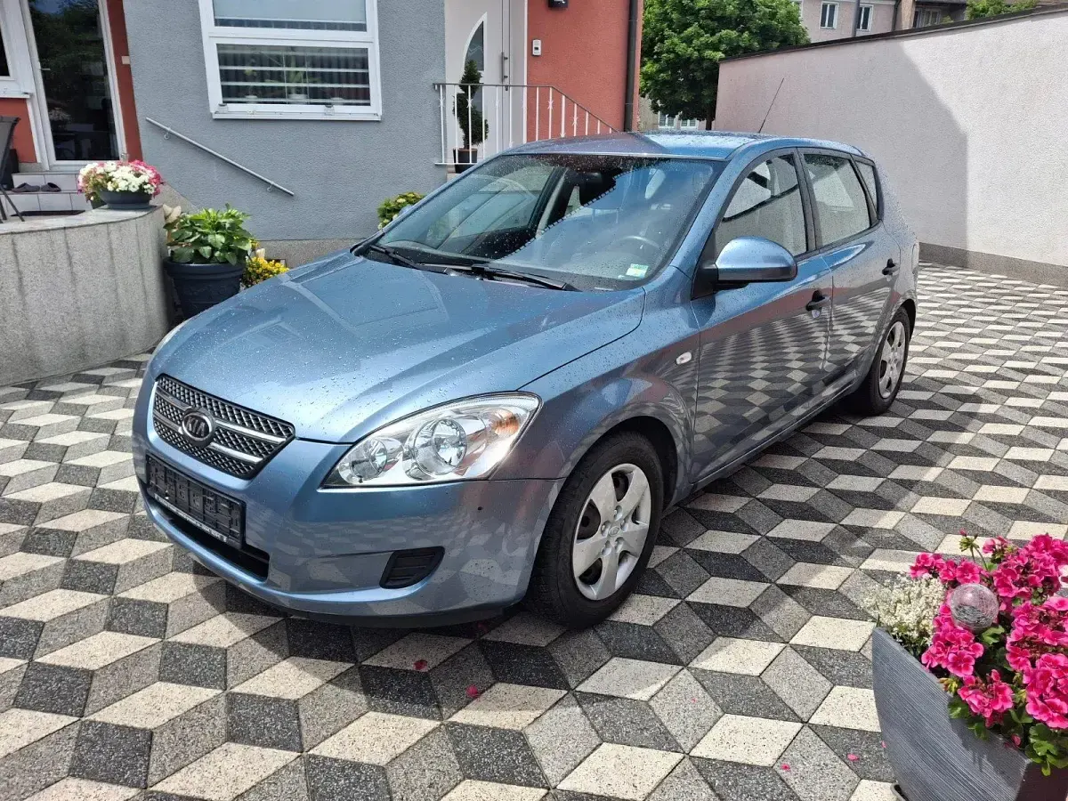 Gebraucht Kia Ceed 109 PS (80 kW) 2008 Grau Kleinwagen