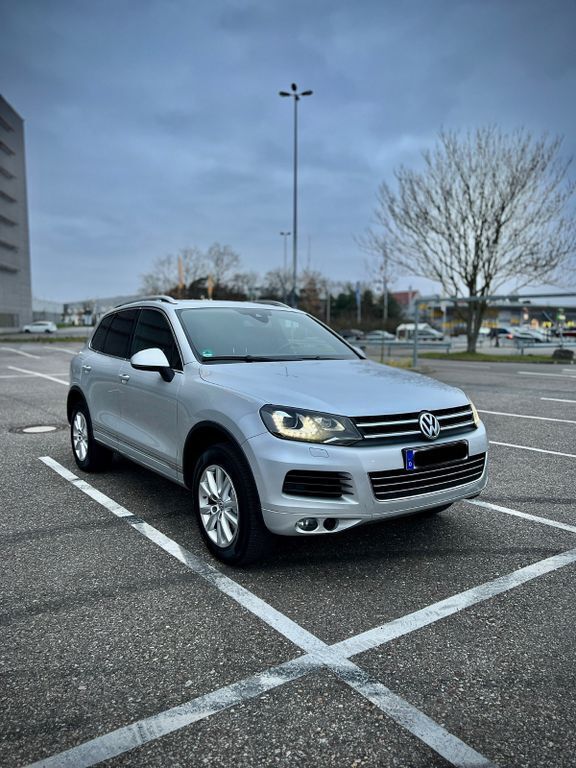 Silber Gebraucht 2012 VW Touareg Exclusive SUV | 16.490 € (Teuer) - Bild 1/4