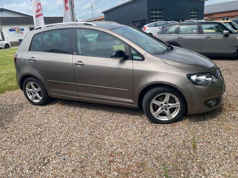 Braun Gebraucht 2012 VW Golf Plus Style Van / Kleinbus | 9.850 € (Fairer Preis) - Bild 1/4