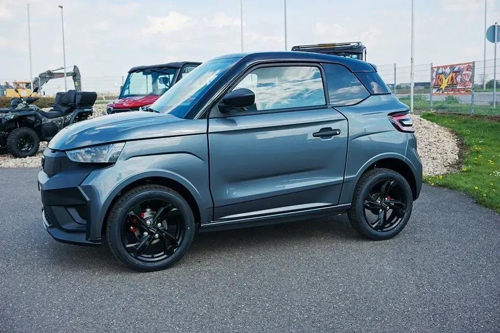 Ny Ligier JS50 2026 Grå Hatchback