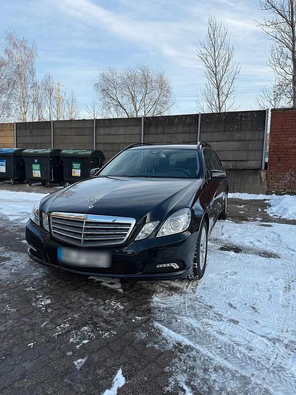 Gebraucht Mercedes E220 170 PS (125 kW) 2010 Schwarz Kombi