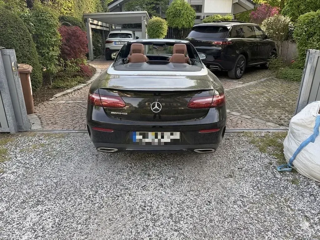 Gebraucht Mercedes E300 AMG 258 PS (189 kW) 2021 Schwarz Cabrio
