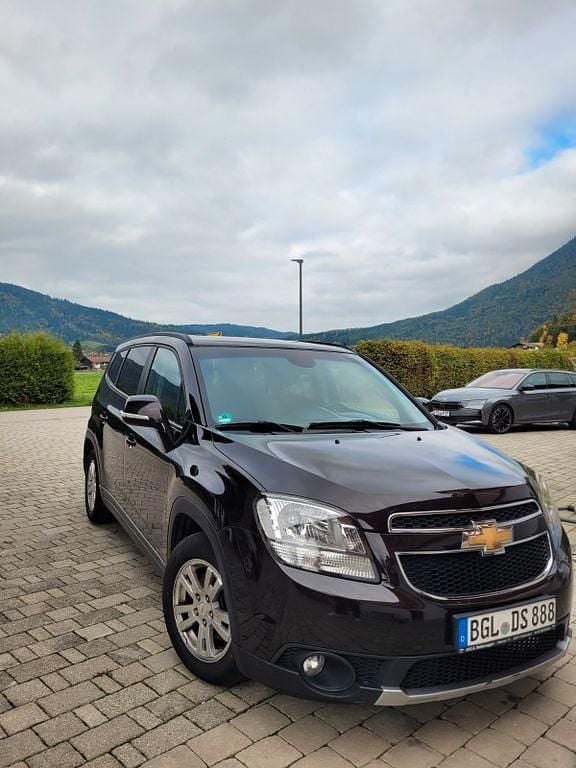 Braun Gebraucht 2013 Chevrolet Orlando LT Van / Kleinbus | 5.990 € (Fairer Preis) - Bild 1/4