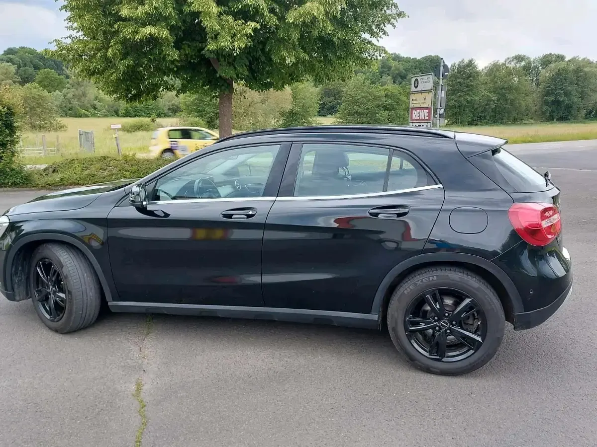 Gebraucht Mercedes GLA220 170 PS (125 kW) 2014 Schwarz SUV