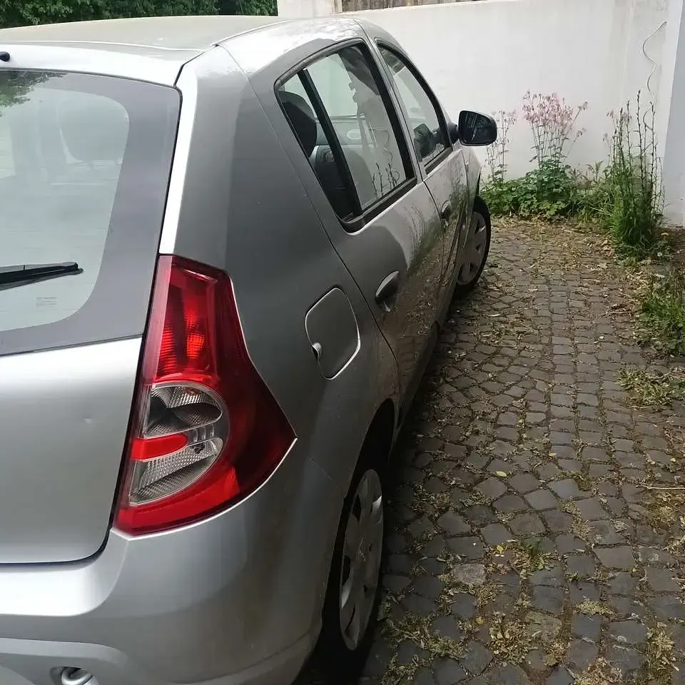 Second-hand Dacia Sandero 75 CP (55 kW) 2012 Argintiu Berlinǎ
