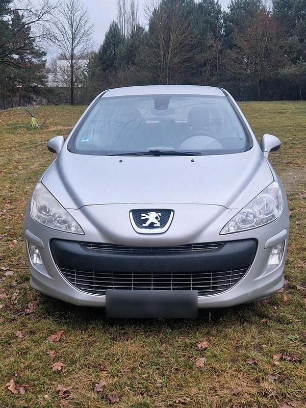 Gebraucht Peugeot 308 101 PS (74 kW) 2008 Silber Limousine