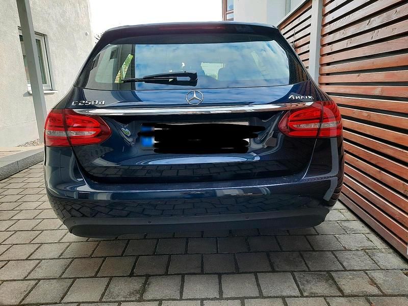 Gebraucht Mercedes C250 204 PS (150 kW) 2015 Blau Kombi