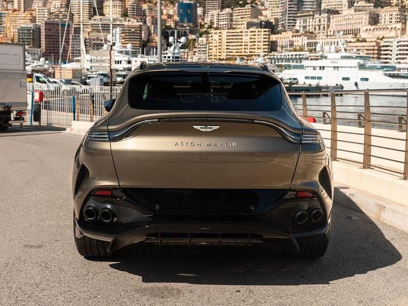 Neu Aston Martin DBX 707 PS (519 kW) 2026 Grün SUV