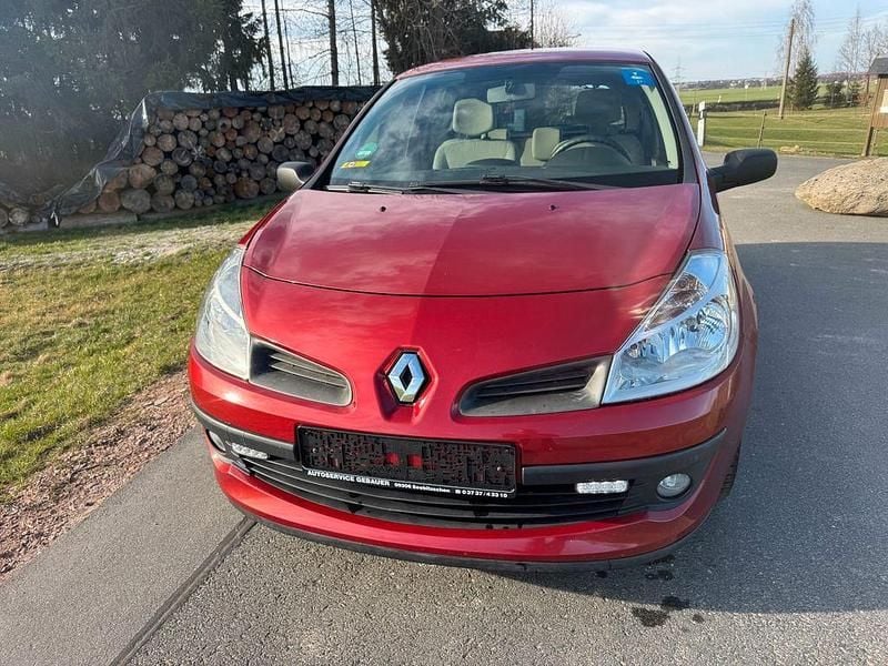 Gebraucht Renault Clio III Expression 75 PS (55 kW) 2005 Rot Kleinwagen
