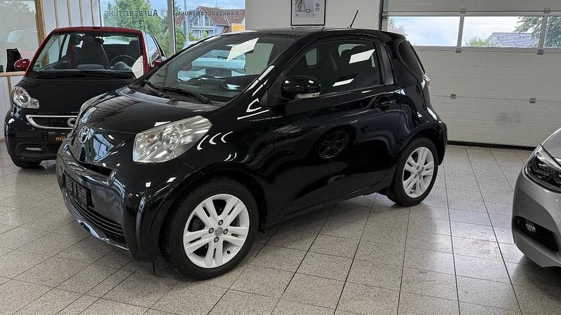 Schwarz Gebraucht 2010 Toyota iQ Kleinwagen | 6.800 € (Etwas zu teuer) - Bild 1/4