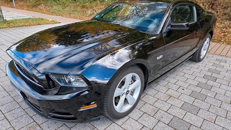 Schwarz Gebraucht 2013 Ford Mustang GT Limousine | 29.500 € - Bild 1/4