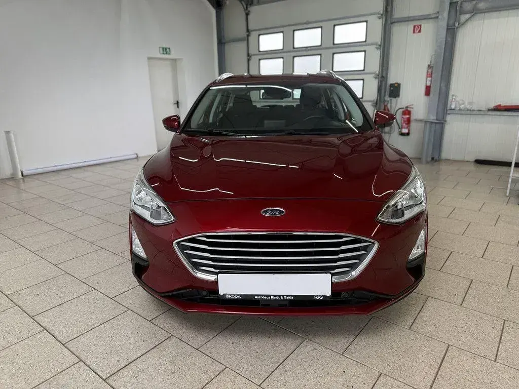 Gebraucht Ford Focus Cool & Connect 125 PS (91 kW) 2019 Rot Kombi