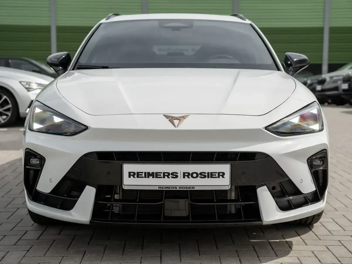Gebraucht Cupra Leon 204 PS (150 kW) 2025 Glacial weiß metallic Limousine