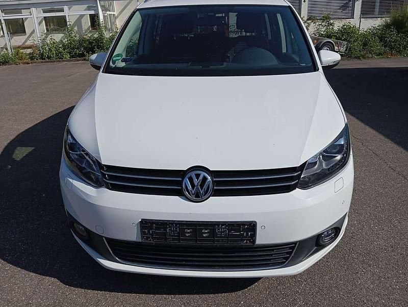 Weiss Gebraucht 2015 VW Touran Van / Kleinbus | 13.333 € (Guter Preis) - Bild 1/4