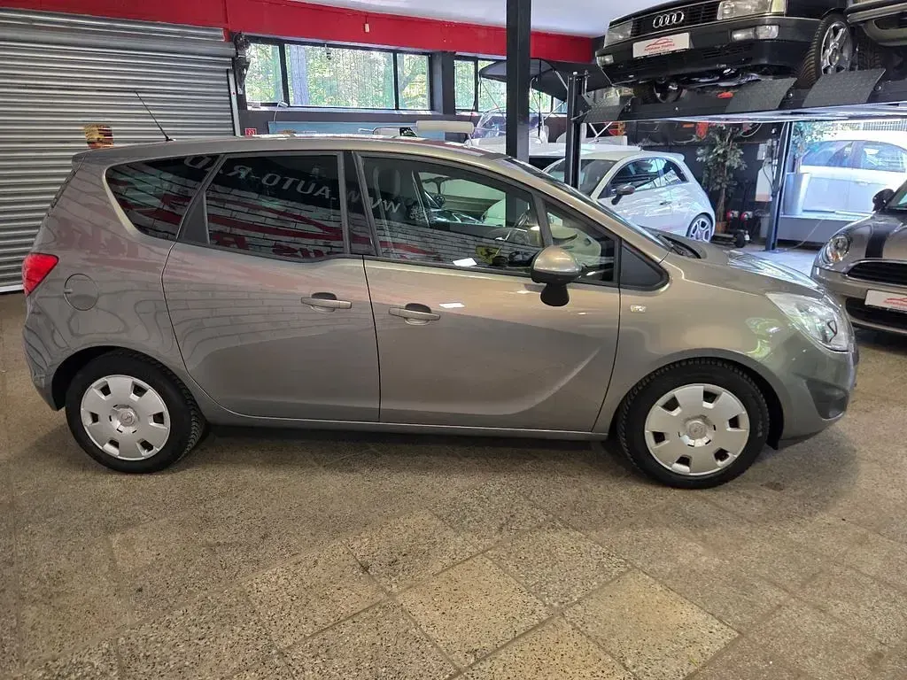 Gebraucht Opel Meriva Edition 101 PS (74 kW) 2012 Muskatgrau/pepperdust (metallic) Van / Kleinbus