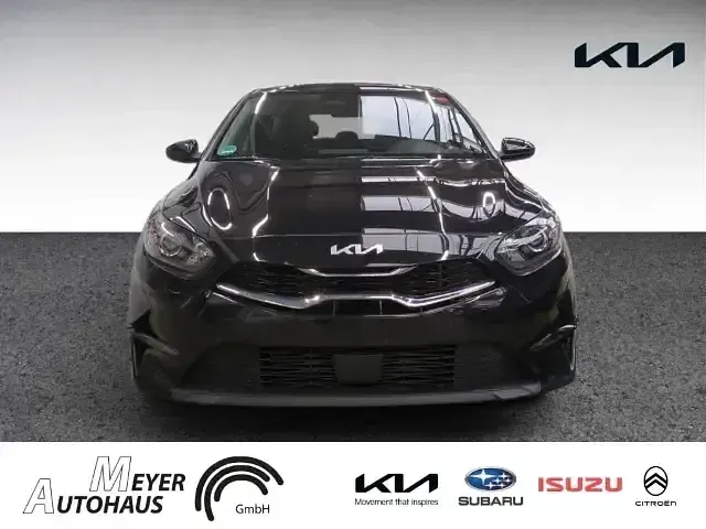 Gebraucht Kia Ceed Comfort 140 PS (102 kW) 2025 Zilinaschwarz met. Kleinwagen