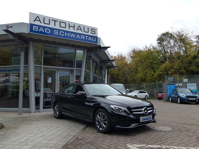 Schwarz Gebraucht 2018 Mercedes C200 Avantgarde Limousine | 23.950 € (Fairer Preis) - Bild 1/4