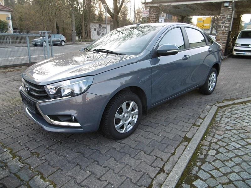 Second-hand Lada Vesta 106 CP (77 kW) 2017 Gri Berlinǎ