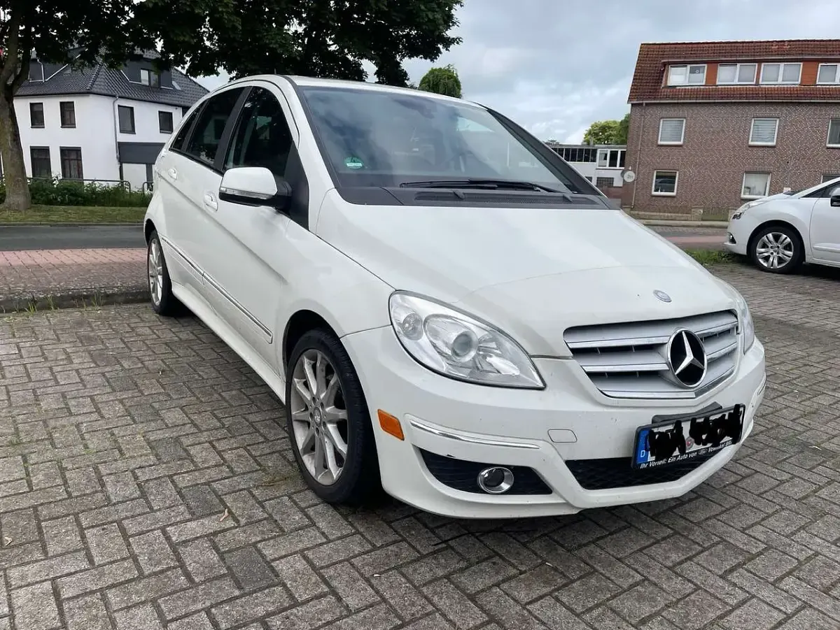 Gebraucht Mercedes B200 136 PS (100 kW) 2011 Weiß Kleinwagen