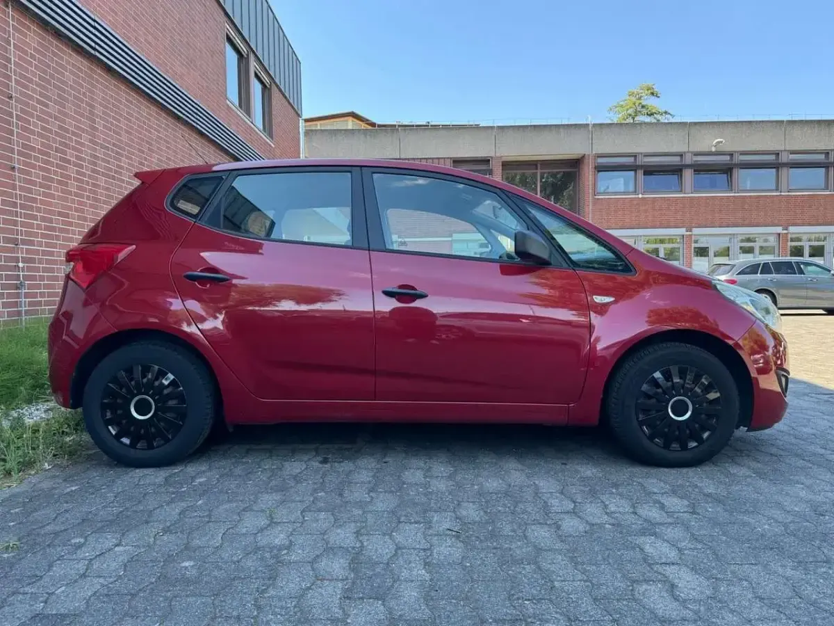Gebraucht Hyundai ix20 Classic 90 PS (66 kW) 2011 Rot Kleinwagen