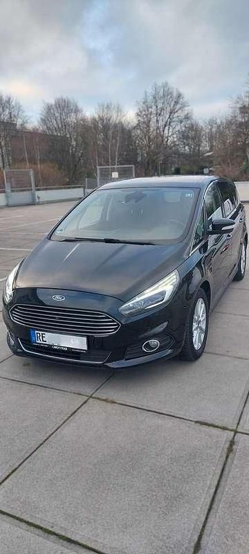 Gebraucht Ford S-MAX Titanium 179 PS (131 kW) 2017 Schwarz Van / Kleinbus