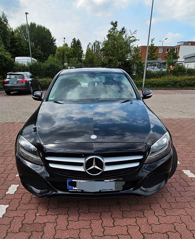 Schwarz Gebraucht 2015 Mercedes C200 Limousine | 11.000 € (Guter Preis) - Bild 1/4