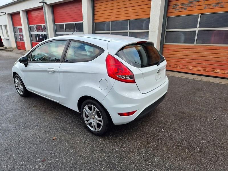 Gebraucht Ford Fiesta Trend 60 PS (44 kW) 2009 Weiß Kleinwagen