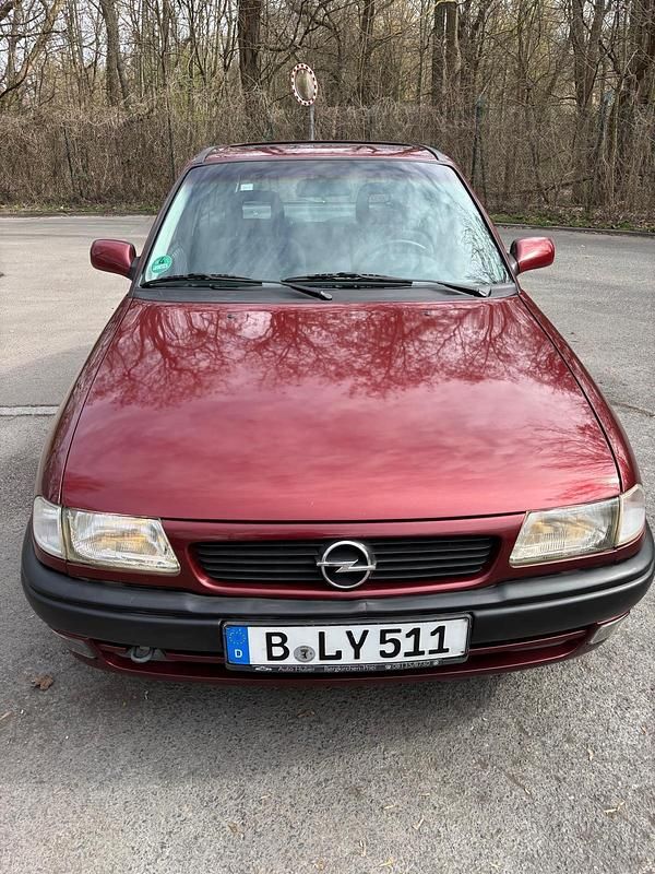 Gebraucht Opel Astra 100 PS (73 kW) 1995 Rot Kleinwagen