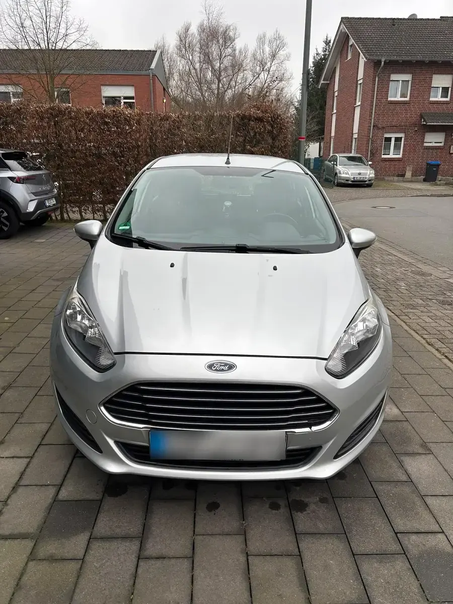 Gebraucht Ford Fiesta 97 PS (71 kW) 2014 Silber Kleinwagen