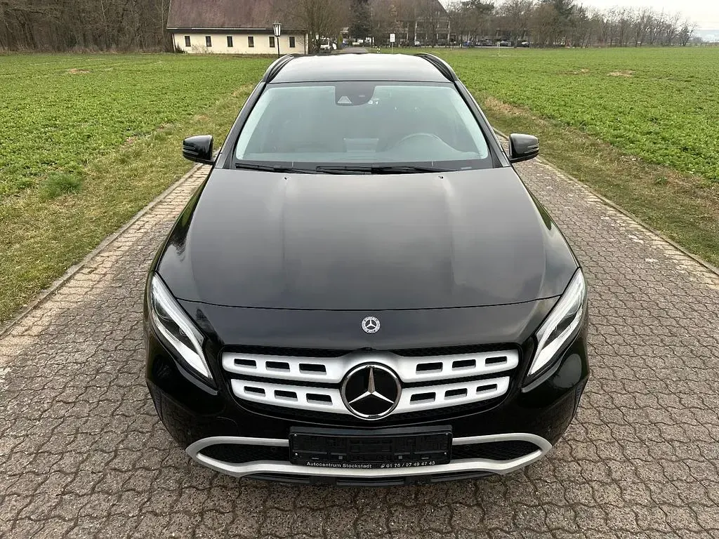 Gebraucht Mercedes GLA200 136 PS (100 kW) 2017 Schwarz SUV