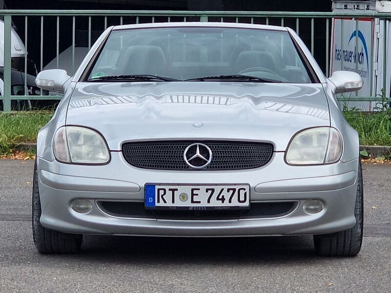 Gebraucht Mercedes SLK230 197 PS (144 kW) 2004 Silber Cabrio