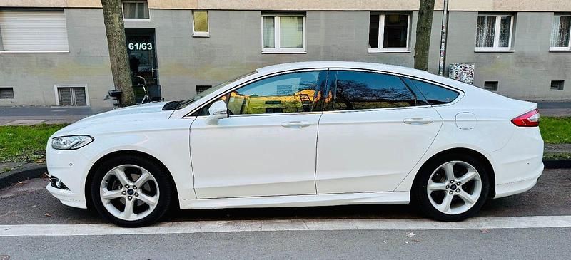 Gebraucht Ford Mondeo Titanium 203 PS (149 kW) 2017 Weiß Limousine
