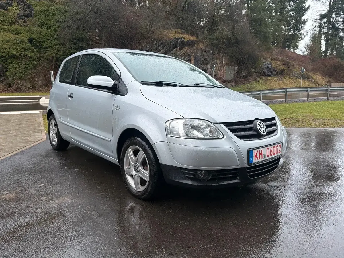Gebraucht VW Fox 54 PS (39 kW) 2010 Silber Kleinwagen