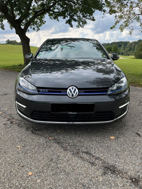 Schwarz Gebraucht 2016 VW Golf VII GTE Limousine | 16.500 € (Teuer) - Bild 1/4