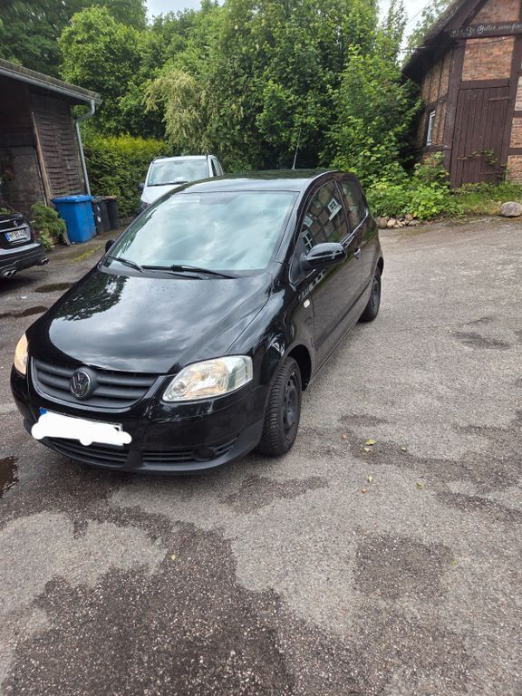 Schwarz Gebraucht 2010 VW Fox Refresh Kleinwagen | 2.500 € - Bild 1/4