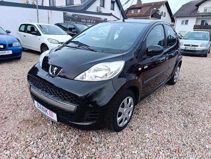 Gebraucht Peugeot 107 69 PS (50 kW) 2010 Schwarz Kleinwagen
