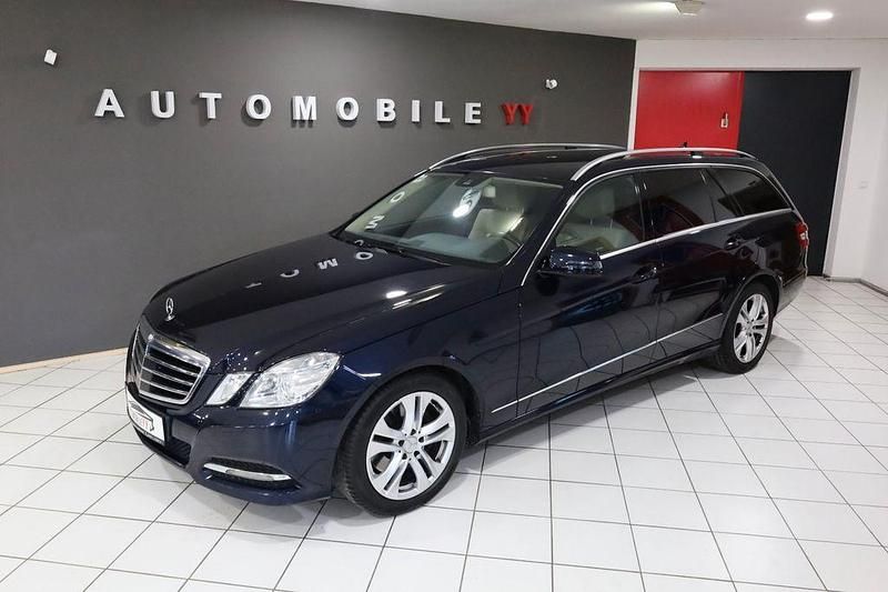 Gebraucht Mercedes E250 Avantgarde 204 PS (150 kW) 2012 Blau Limousine