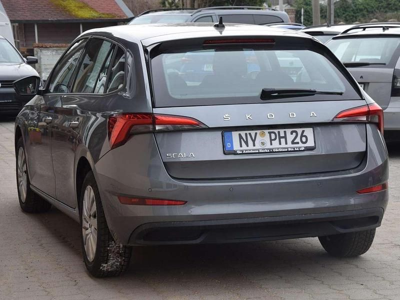 Gebraucht Skoda Scala Ambition 110 PS (80 kW) 2024 Graphitegrau metallic Kleinwagen