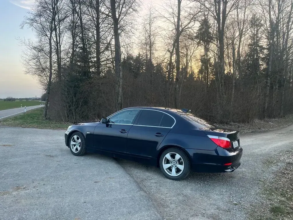 Gebraucht BMW 523 177 PS (130 kW) 2005 Blau Limousine