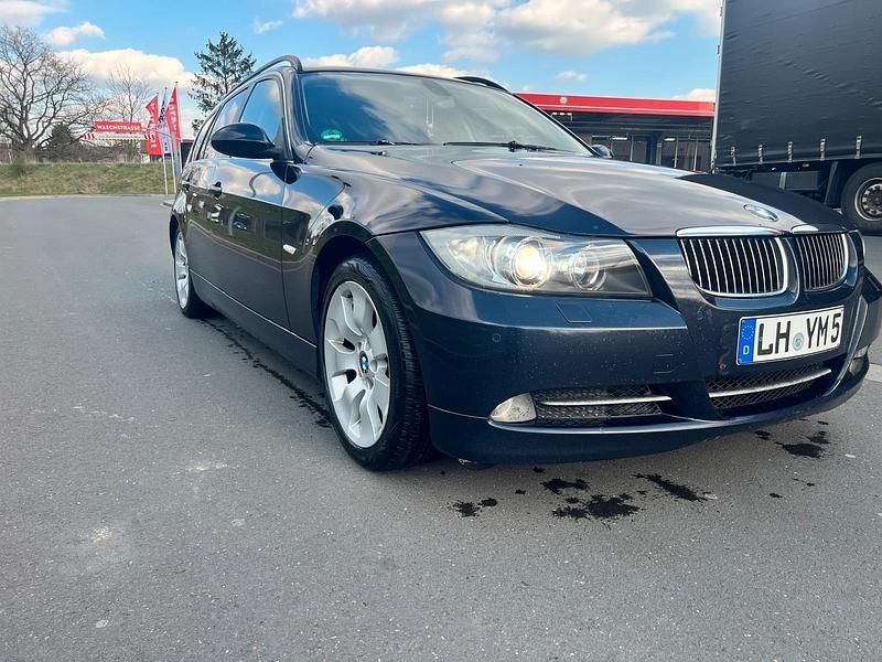 Gebraucht BMW 330 231 PS (169 kW) 2007 Schwarz Kombi