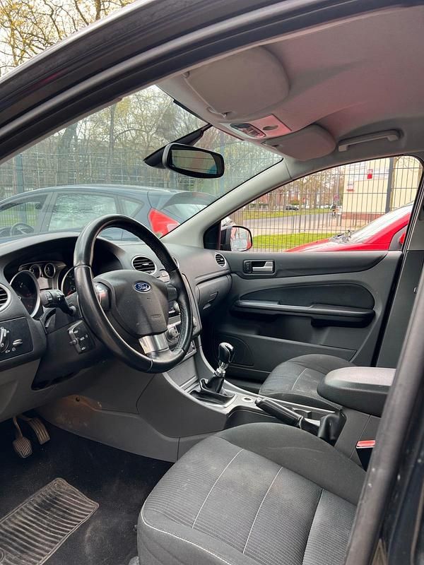 Gebraucht Ford Focus 140 PS (102 kW) 2009 Schwarz Kombi