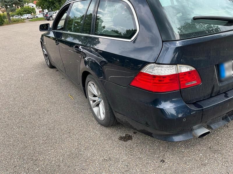 Gebraucht BMW 520 163 PS (119 kW) 2009 Blau Kombi