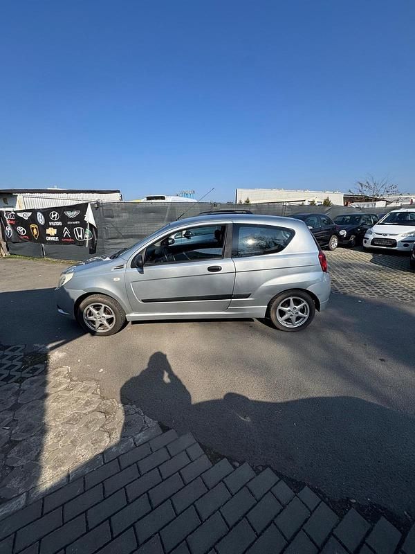 Gebraucht Chevrolet Aveo 81 PS (59 kW) 2009 Silber Kleinwagen