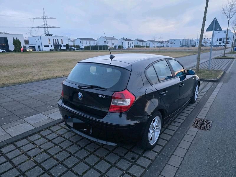 Schwarz Gebraucht 2007 BMW 120 Kleinwagen | 2.800 € (Fairer Preis) - Bild 1/4