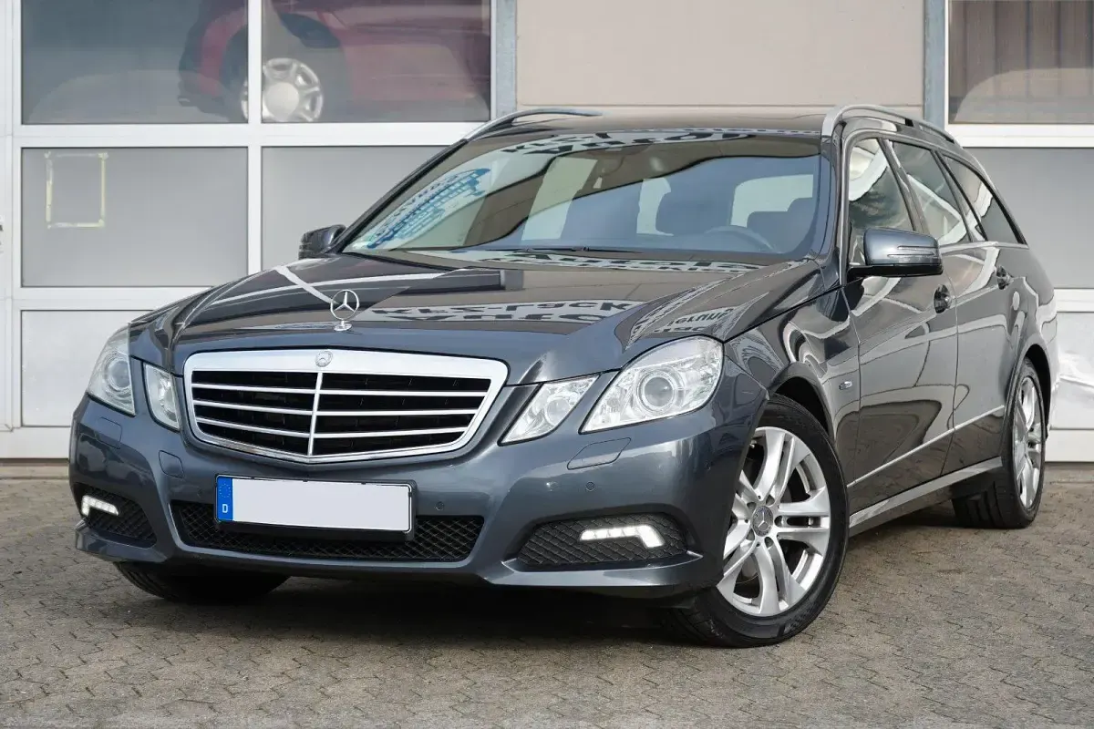 Gebraucht Mercedes E350 Avantgarde 231 PS (169 kW) 2010 Grau Kombi