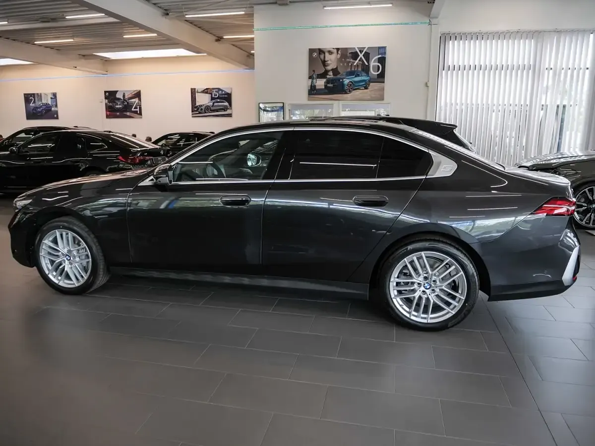 Neu BMW 540 Sport Line 286 PS (210 kW) 2025 Grau Limousine