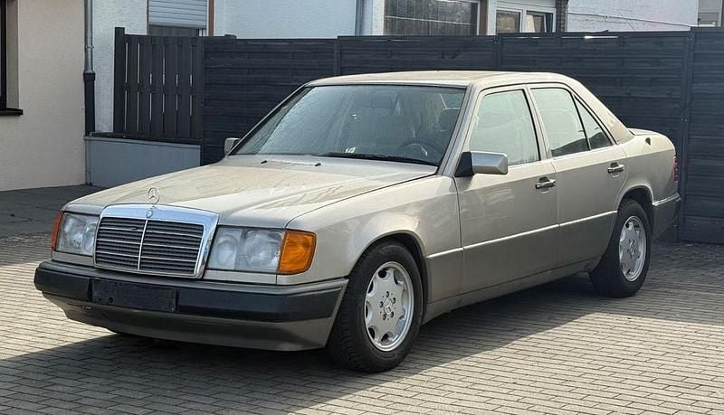 Gebraucht Mercedes E250 90 PS (66 kW) 1991 Grau Limousine
