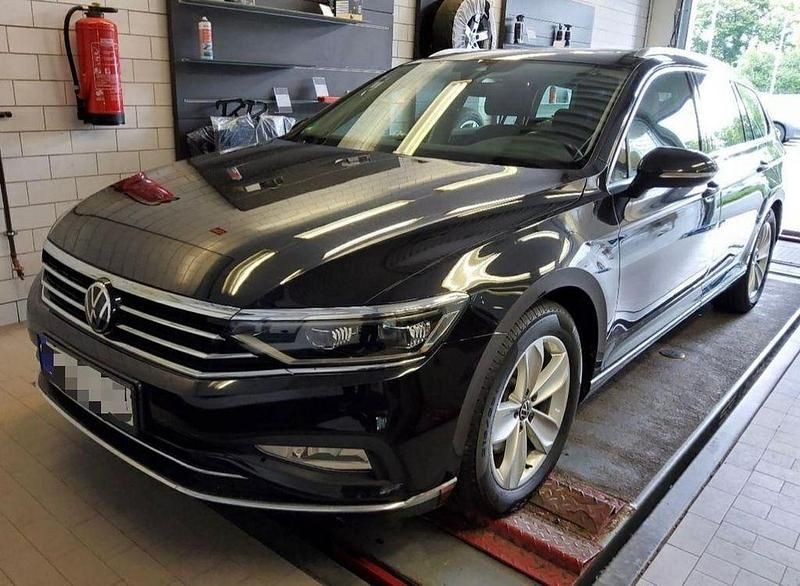 Schwarz Gebraucht 2022 VW Passat Elegance Kombi | 23.950 € (Etwas zu teuer) - Bild 1/4
