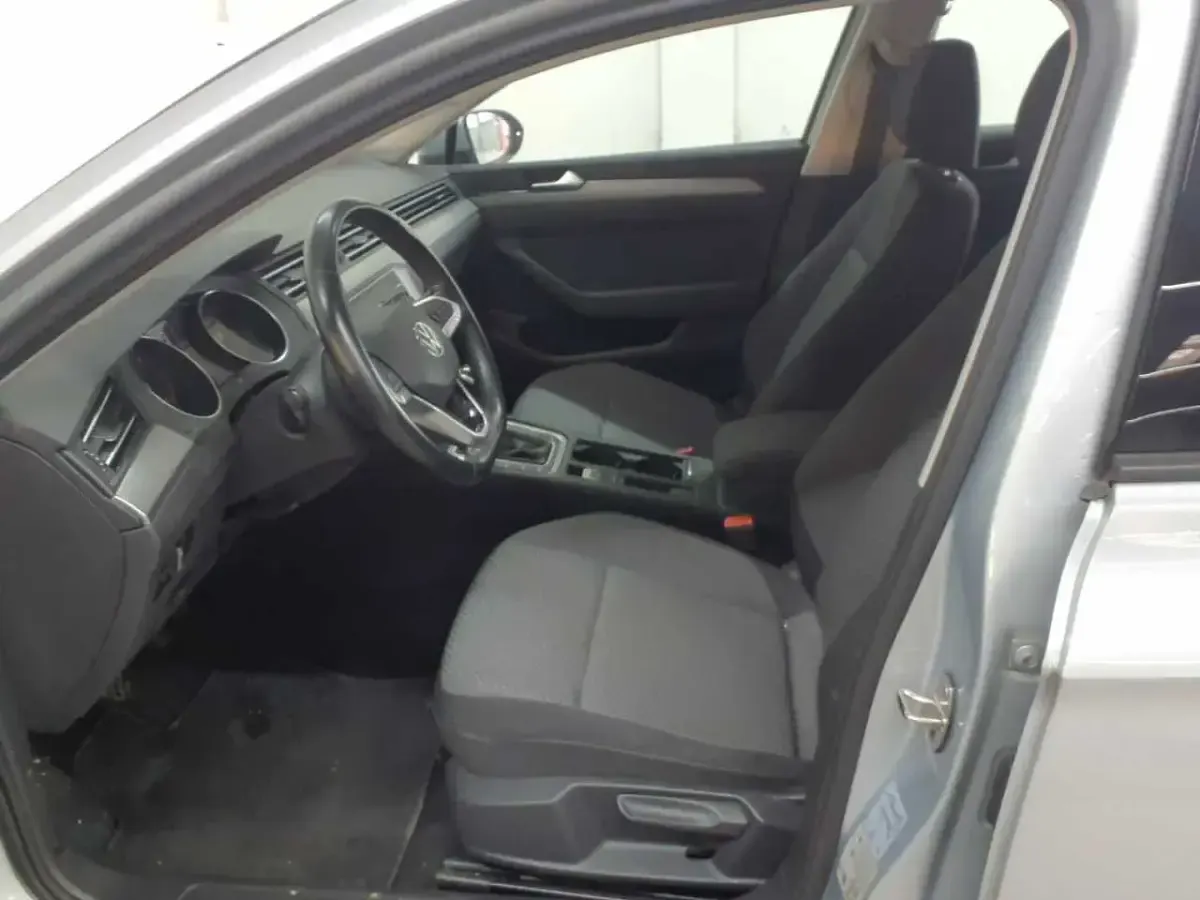 Gebraucht VW Passat 150 PS (110 kW) 2022 Scale silver metallic Kombi